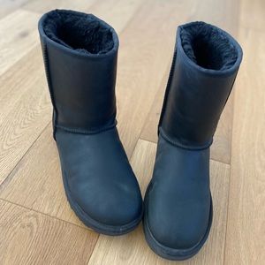 Womens mid rise black Ugg boots